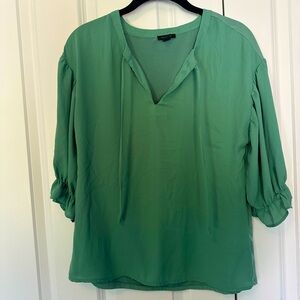 Ann Taylor Kelly Green Flowy Blouse - XS